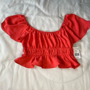 New with tags. Bright fiesta red, size medium crop top with flowy sleeves.